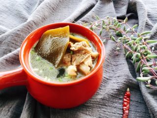 14、筒骨海带汤,成品图。