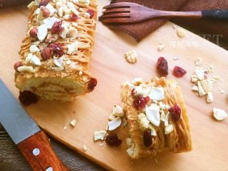 15、花生酱面包卷,切开看看，味道香香的。