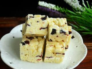 15、牛轧糖沙琪玛,早上起来赶快拍成品图，否则很快就分吃光了。很好吃的牛轧糖沙琪玛哦，切面很平整