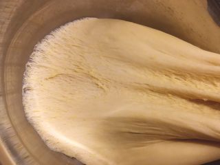 8、烘培之南瓜软欧包,这样的状态就是发酵好了