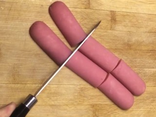 2、早餐饼,再切成小段