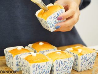15、北海道芝士奶油杯子蛋糕,蛋糕体完全冷却时, 将内馅挤入
