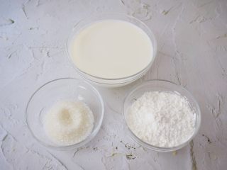 1、脆皮鲜奶,准备好材料