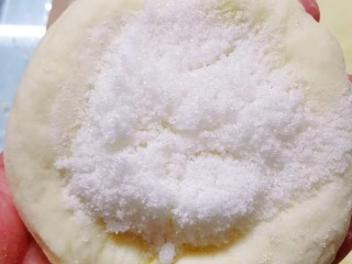 11、糖酥饼,放入白糖