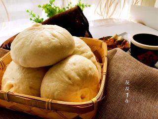 18、角瓜鲜虾包,蒸好的包子不要着急打开盖子，静置3分钟后打开。