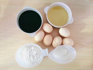 3、菠菜戚风蛋糕,准备好所有食材。