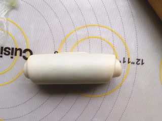 9、抹茶酥,然后由上而下的卷起