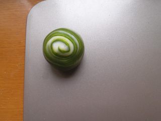 18、抹茶酥,(烤箱预热175度)包好后放在烤盘上,剩下的依次操作