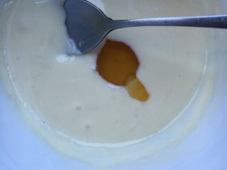 5、四种方式吃吐司,离火稍冷却加入蜂蜜