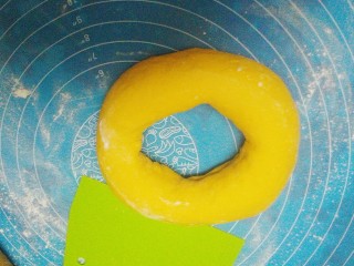 16、南瓜甜包,手抓干粉揉，排出空气