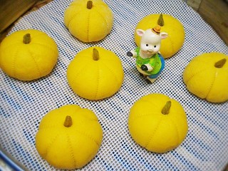 23、南瓜甜包,全部做好，放蒸笼里，醒发10分钟