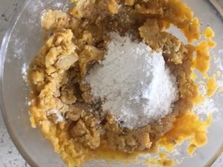 6、芝士地瓜球,加入糯米粉