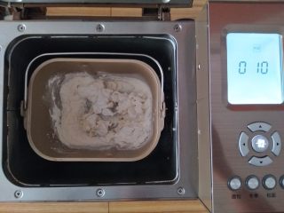 2、薄脆辣牛披萨,选择和面程序默认10分钟