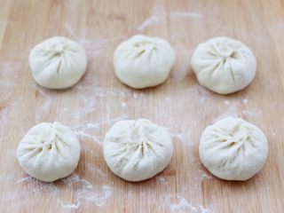 16、紫甘蓝鸡肉馅饼,包成圆形包子就可以了。