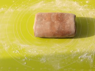 14、网红脏脏包,翻转过来，稍稍擀长些