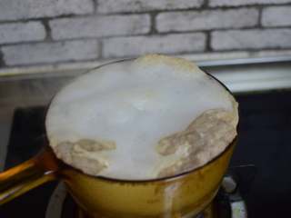 4、罗宋汤,大火烧开，撇去浮沫