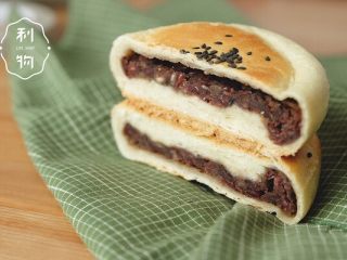 17、红豆面包超人,如果做多了,一定要用保鲜袋包好,要吃的时候,微波炉叮一分钟,又是软软香香的啦!