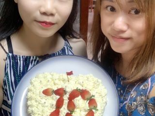 20、献礼祖国70周年华诞-祖国70周年生日蛋糕,祖国的蛋糕和闺蜜合照