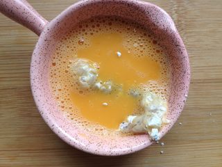 7、日式炸虾,再沾满鸡蛋液