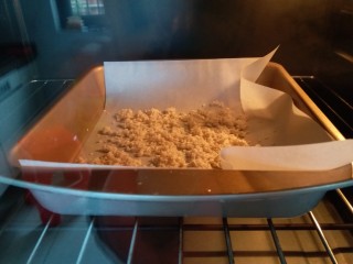 6、香糯南瓜饼,放入烤箱150度热风烘15分钟