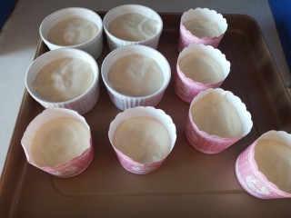 7、老式蛋糕纸杯版,倒入纸杯中