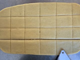 3、东北风情 东北老式大饼干,平均分隔 