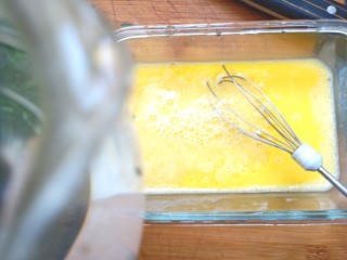 9、菠菜鸡蛋糕,少许的凉开水