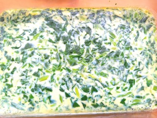 16、菠菜鸡蛋糕,菠菜鸡蛋糕蒸好取出放凉