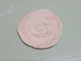 6、脆皮酱香饼,按扁后擀薄