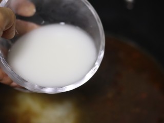 17、脆皮酱香饼,倒入水淀粉煮开