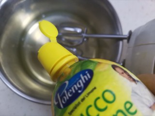 5、奶香南瓜手指饼干,蛋清里滴几滴柠檬汁