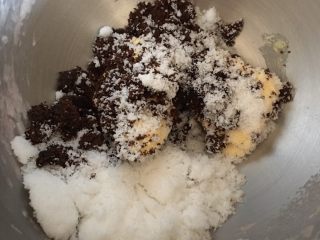 2、百变水果#巧克力橙味饼干#,黄油和糖打发4档完全融合