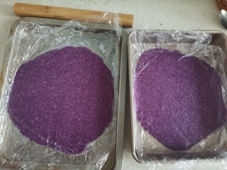 12、紫薯椰蓉饼干,放入冰箱冷冻20分钟后取出来