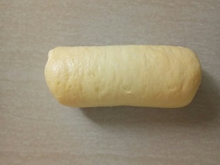 10、超软白米粥吐司,由上往下卷起。