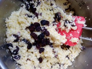 26、椰蓉花环面包,嫌打发麻烦的，也可以不打发黄油，直接拌匀，没有太大影响。