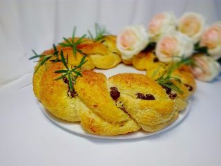 28、椰蓉花环面包,养眼又好吃。