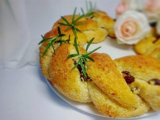 29、椰蓉花环面包,超有颜值的一款甜面包。