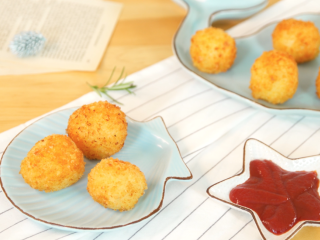 12、芝士土豆球,炸至金黄色后捞出，就可以啦