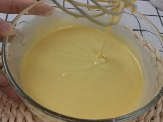 6、虎皮蛋糕卷,搅拌均匀备用