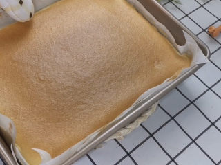 14、虎皮蛋糕卷,烤好后放凉备用