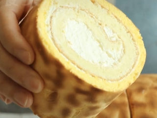 26、虎皮蛋糕卷,切块就可以吃了，是不是和小时候看到的一样