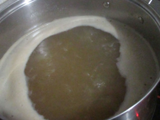 7、秋梨膏,煮的过程中会有浮沫产生