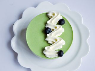 17、抹茶慕斯,配上几粒蓝莓,小清新有没有?