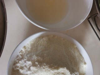 2、柠檬低糖蛋糕卷????,蛋白和蛋黄分开