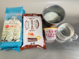 1、咸味香葱芝麻小酥饼,准备材料