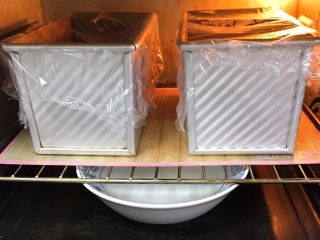 12、蛋糕夹心面包*抹茶味,烤箱发酵档，底部放一碗热水，发酵60分钟。
