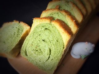 28、蛋糕夹心面包*抹茶味,冷却后切成片。