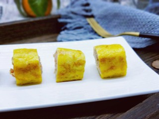 19、#感恩节食谱#营养早餐～鲜虾吐司卷,近看，美味呦～