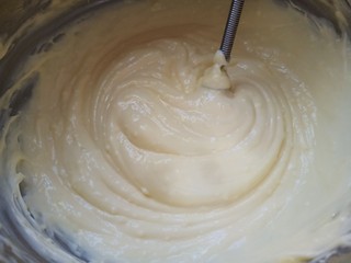 6、柠檬柚子乳酪条,注意搅拌要轻，不要用力使之打发