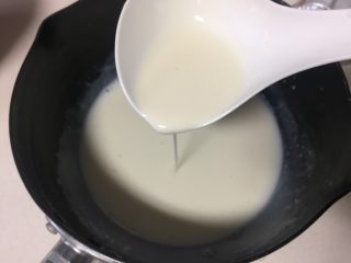 4、抹茶酸奶双色吐司,吉利丁片融化就可以，不需要煮开。